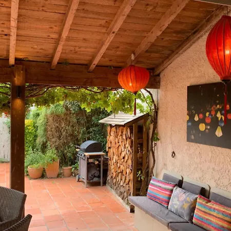 Sleeps 6 Vineyard Escape- Petsok & Airport Access Holiday home