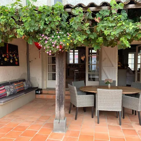 Holiday home Sleeps 6 Vineyard Escape- Petsok & Airport Access Saint-Meard-de-Gurcon