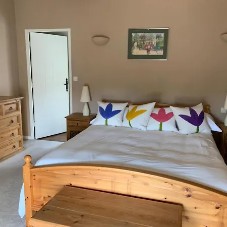 Sleeps 6 Vineyard Escape- Petsok & Airport Access *