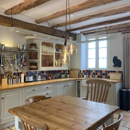 Sleeps 6 Vineyard Escape- Petsok & Airport Access Holiday home Saint-Meard-de-Gurcon