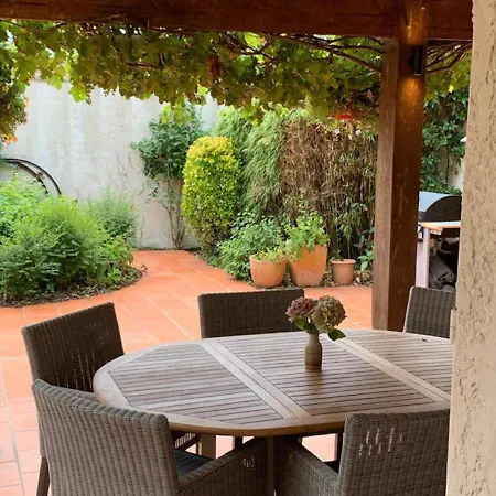 Sleeps 6 Vineyard Escape- Petsok & Airport Access *